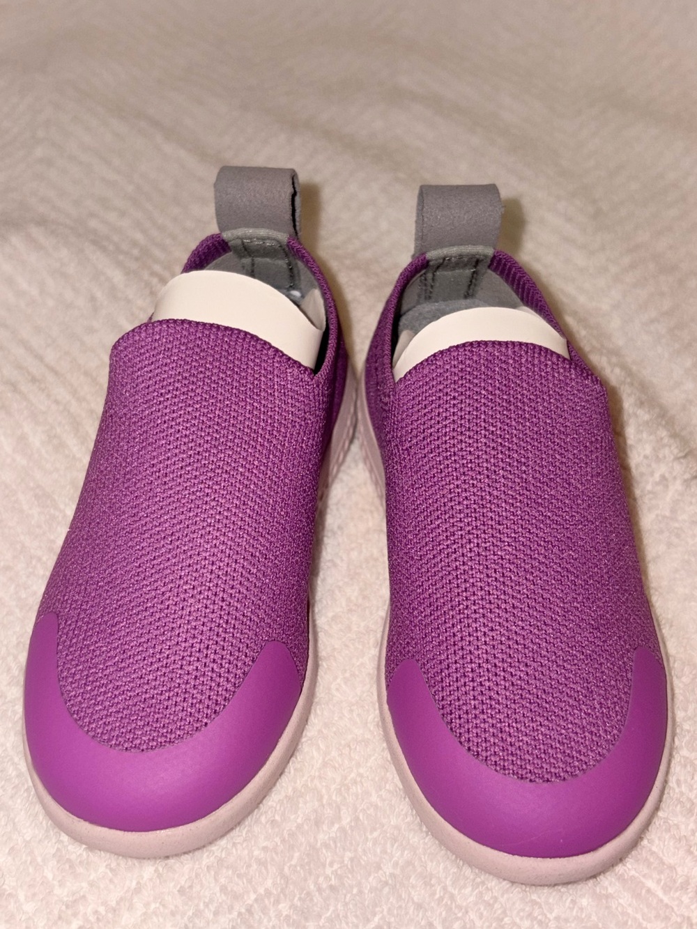 Heyfolks Kids Slip-On Sneakers in Purple with Gray Pull Tabs